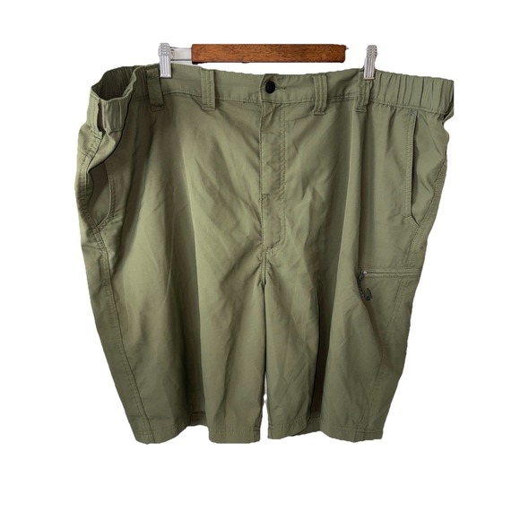 Wrangler Other - Wrangler Relaxed Fit Army Green Cargo Shorts Stretch W/ Tech Pocket Mens Sz 48